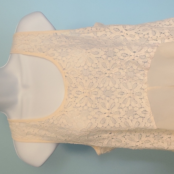 Ladie's Shirt. - Picture 4 of 6